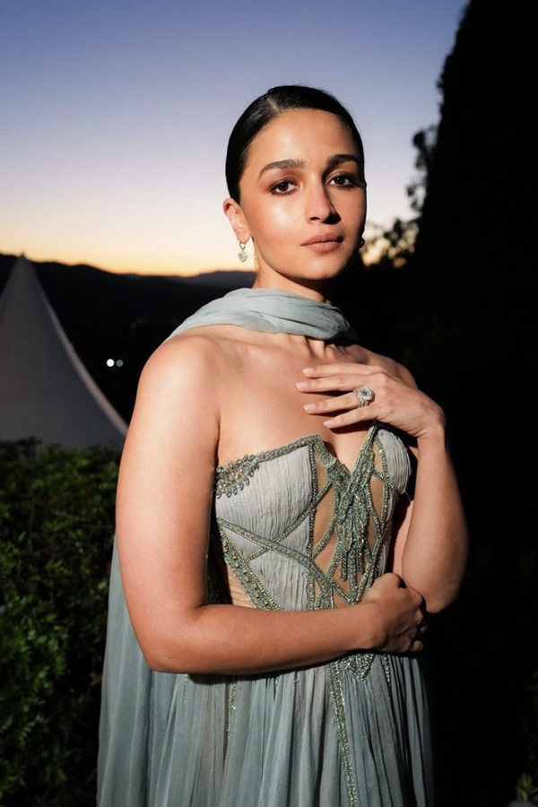 Alia-Bhatt_Ranbir-Kapoor-3.jpg 4