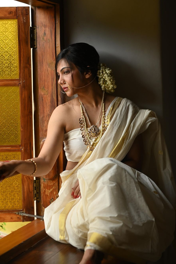 Madonna-B-Sebastian-2.jpg 3