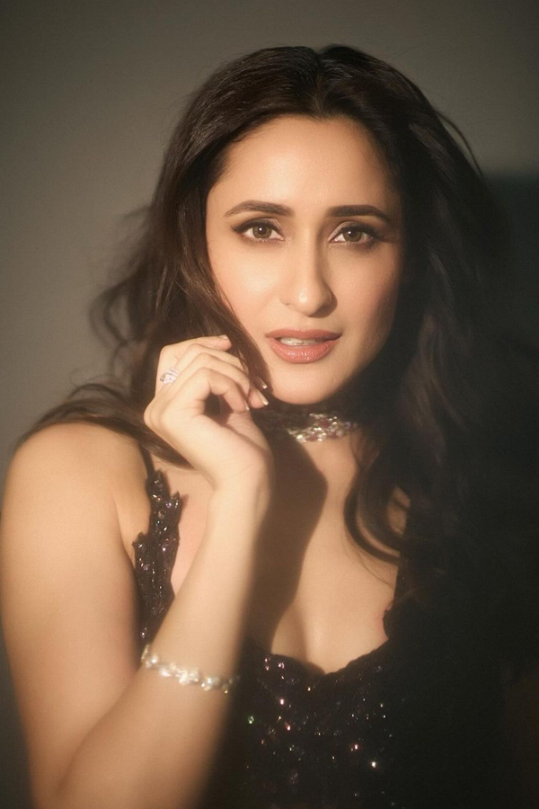 Pragya-Jaiswal-6.jpg 7
