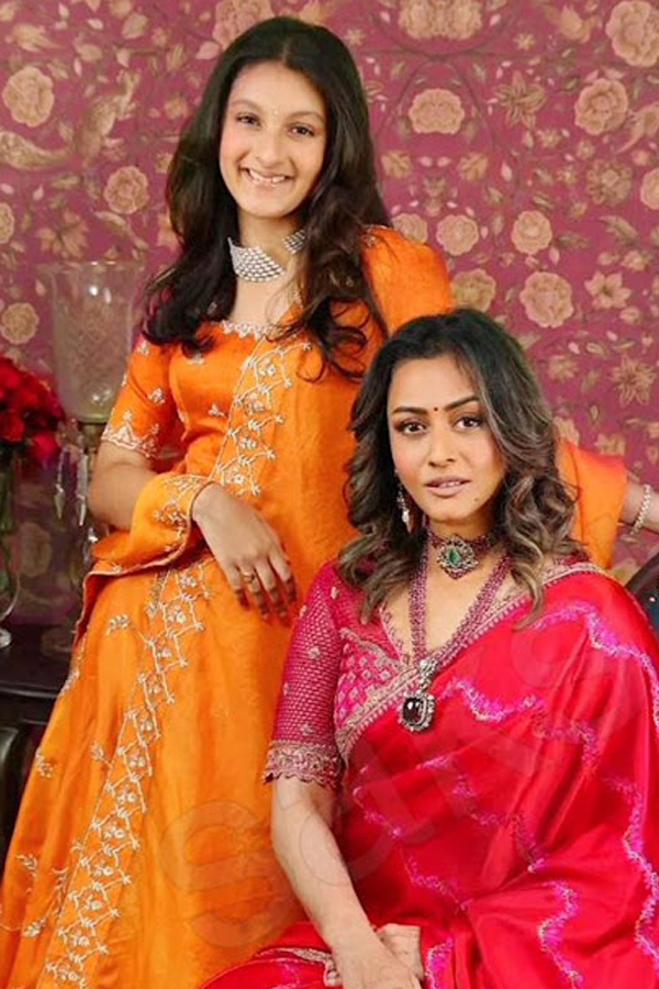 Namrata_sitara.jpg 10