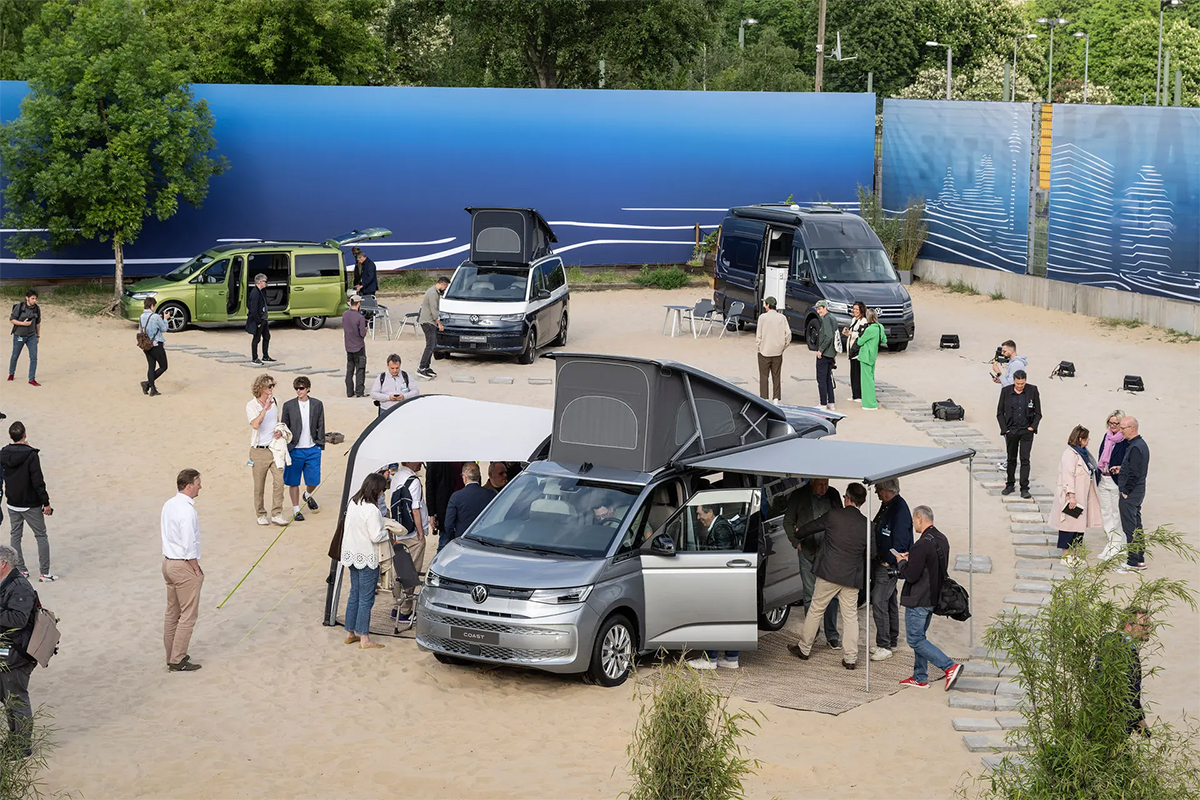 Volkswagen_20introduced_20the_20new_20T7_20Multivan_20California_20camper__20_282_29.jpg 2