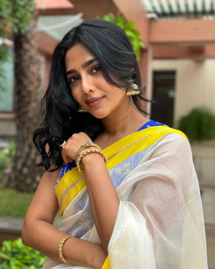 AishwaryaLekshmi-04.jpg 4