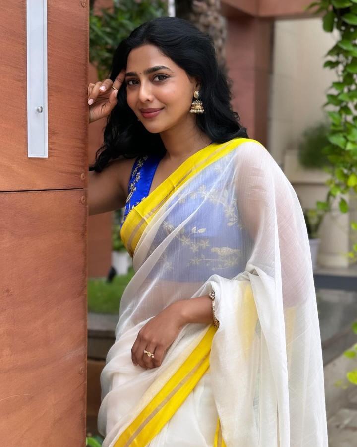 AishwaryaLekshmi-07.jpg 7