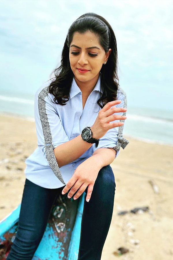 Here_20are_20Interesting_20Facts_20About_20Varalaxmi_20Sarath_20Kumar_20Fiance_20Photos_20_284_29.jpg 7