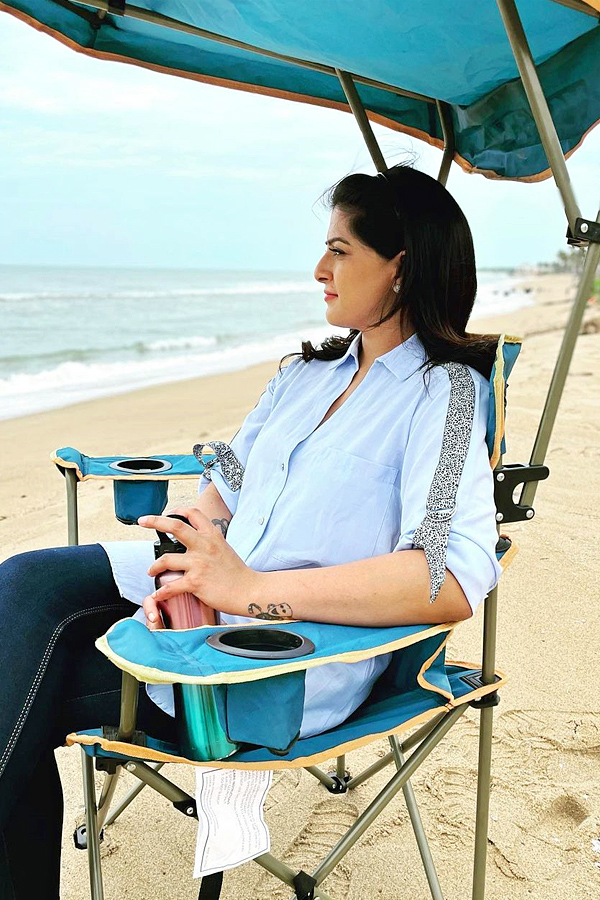Here_20are_20Interesting_20Facts_20About_20Varalaxmi_20Sarath_20Kumar_20Fiance_20Photos_20_288_29.jpg 11