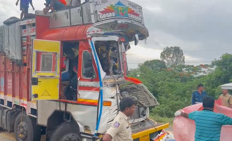 Medak_Lorry_Accident.jpg