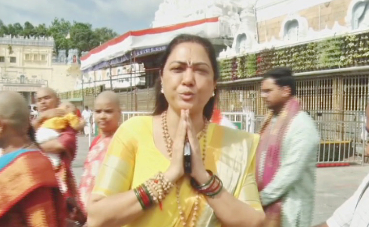 Actress_20Hema_20Visits_20Tirumala_20Temple_20After_20Bangalore_20Rave_20Party_20Case_20Photos_20_288_29.jpg 1