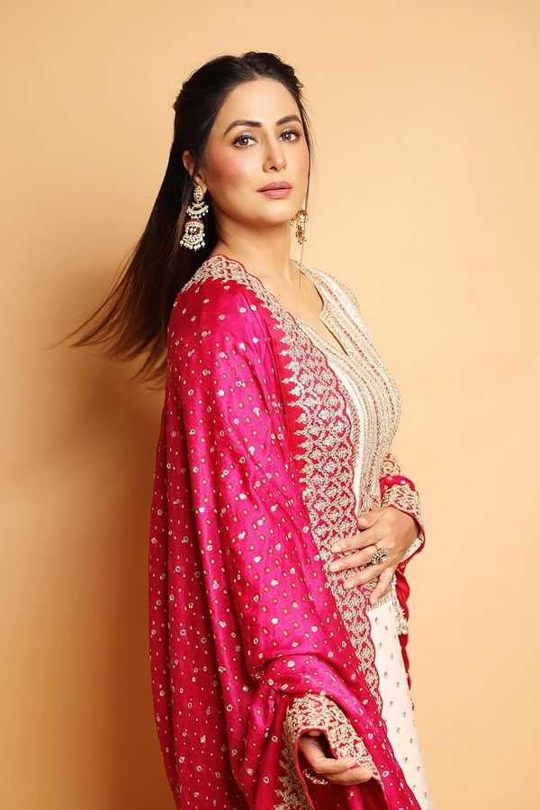 Hina-Khan-12.jpg 13