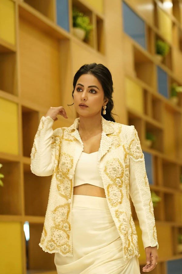 Hina-Khan-9.jpg 10