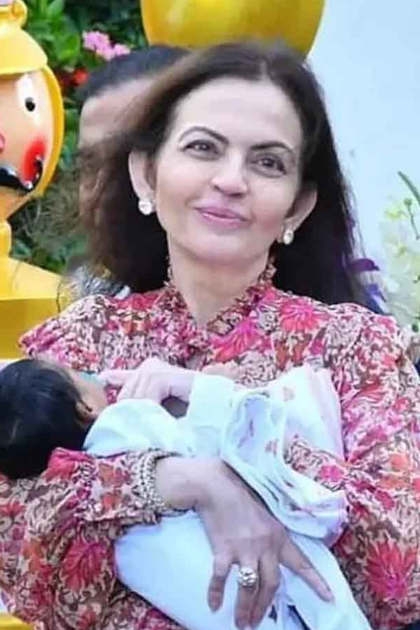 Isha_20Ambani_20says_20she_20had_20twins_20through_20IVF_20Photos_20_2819_29.jpg 7