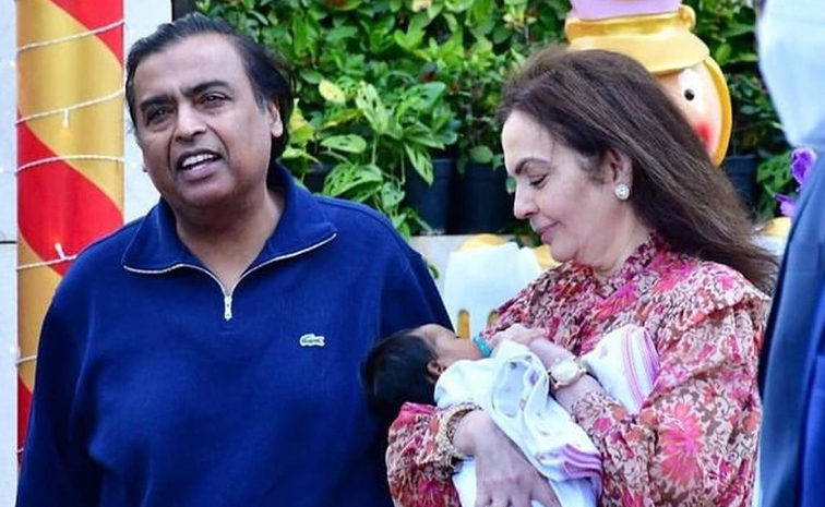 Isha_20Ambani_20says_20she_20had_20twins_20through_20IVF_20Photos_20_2821_29.jpg 9