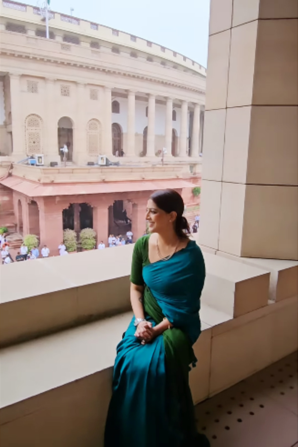 Varalaxmi-Sarathkumar-1.jpg 2