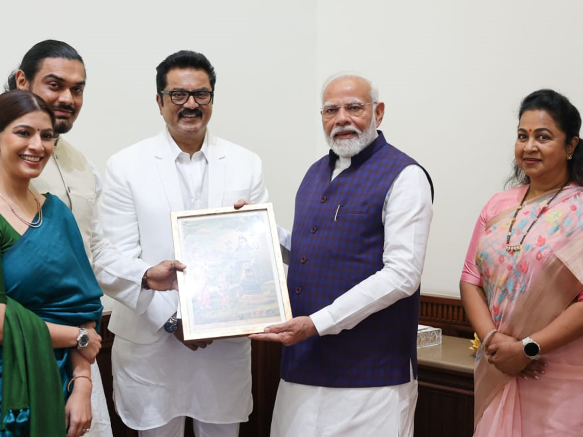 Varalaxmi-Sarathkumar-4.jpg 5