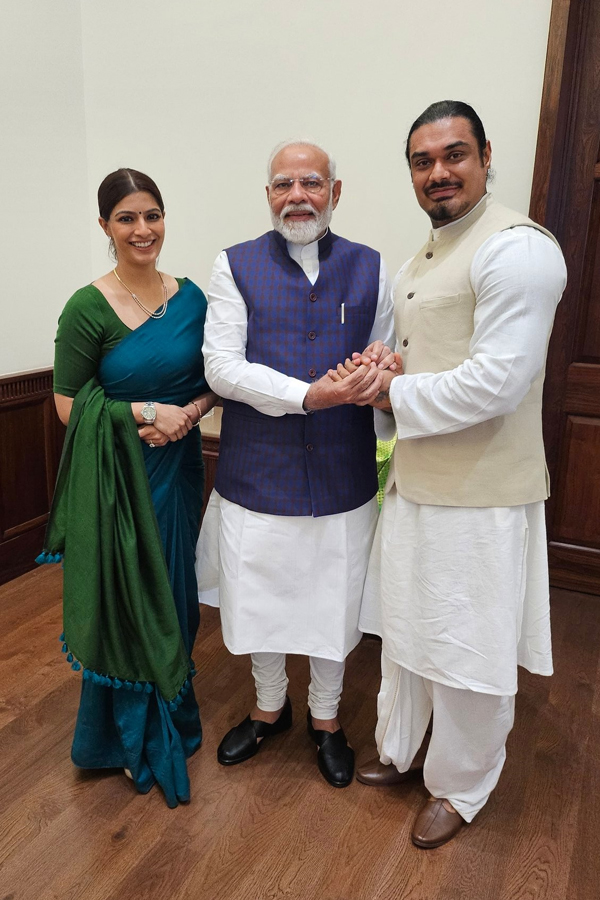 Varalaxmi-Sarathkumar-7.jpg 8