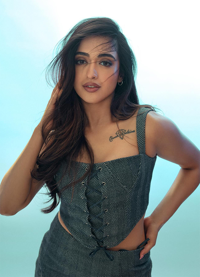 Actress_20Gayatri_20Bhardwaj_20Hot_20Photos__20_283_29.jpg 3