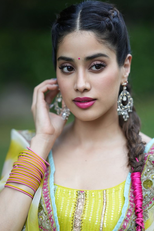 Janhvi-Kapoor-10.jpg 11