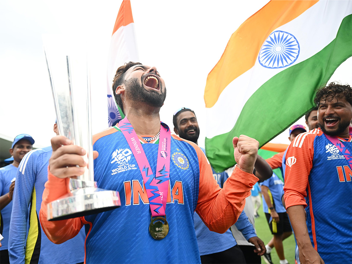 india_20wins_20t20_20world_20cup_20indian_20players_20emotional_20moments_20photos_14.jpg 14