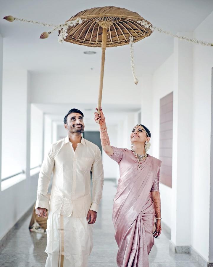 MeeraNandan-Sreeju-03.jpg 3