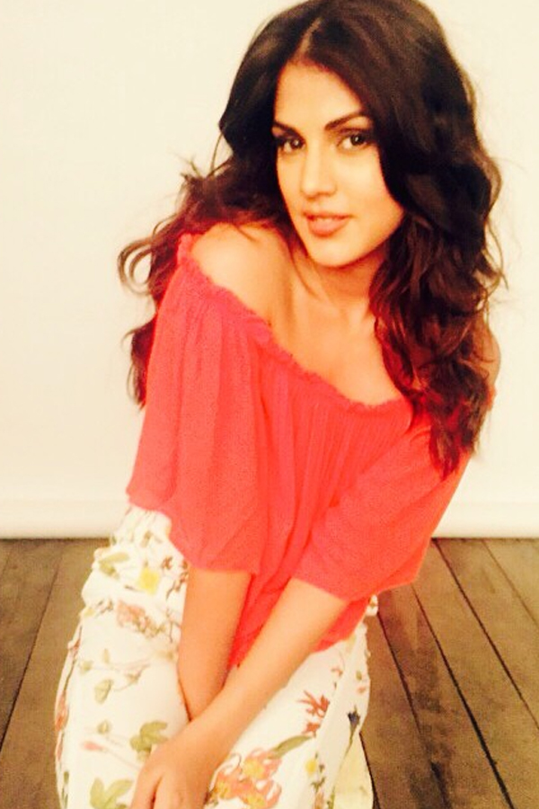 Rhea-Chakraborty-10.jpg 11