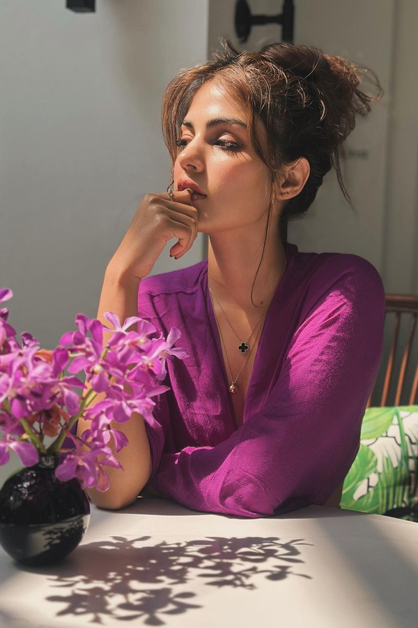 Rhea-Chakraborty-23.jpg 24
