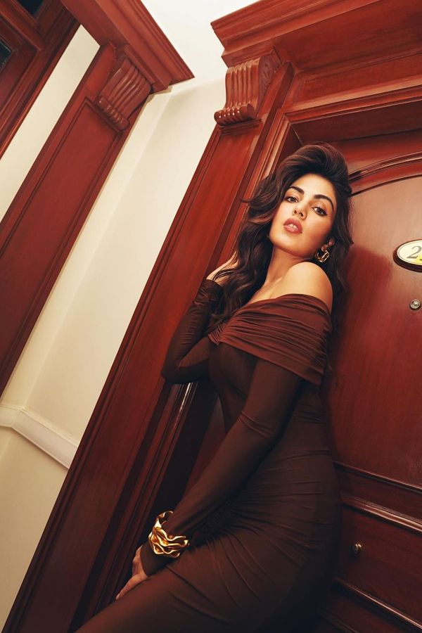 Rhea-Chakraborty-24.jpg 25