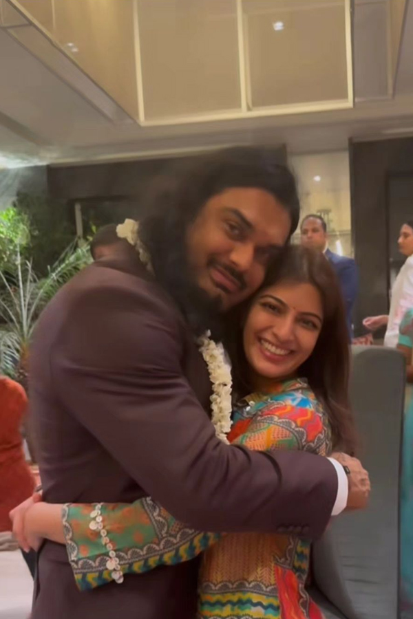Varalaxmi-Sarathkumar-3_0.jpg 4