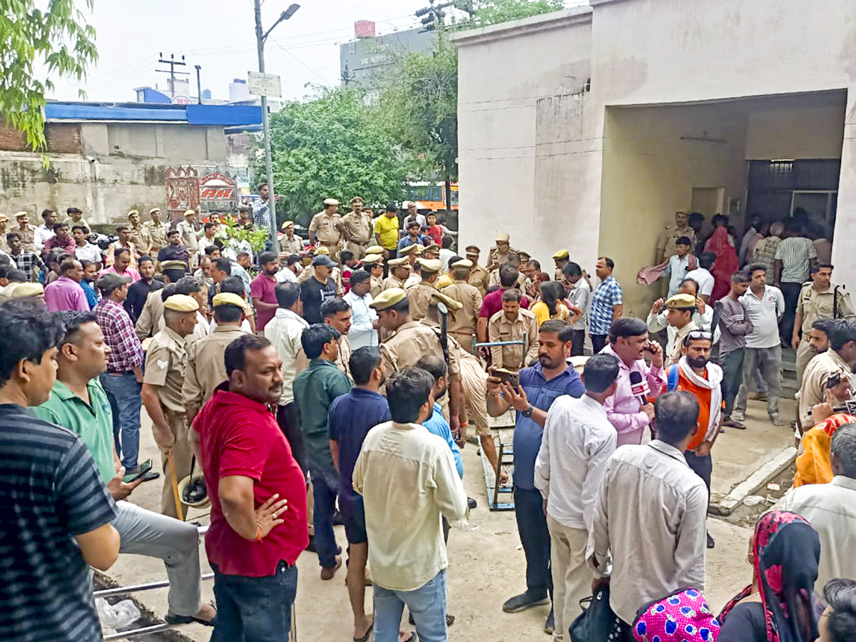 Dozens_20killed_20in_20stampede_20at_20India_20religious_20event_20Photos_20_281_29.jpg 2