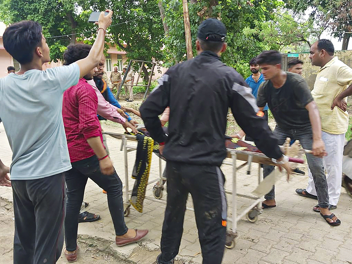 Dozens_20killed_20in_20stampede_20at_20India_20religious_20event_20Photos_20_286_29.jpg 6