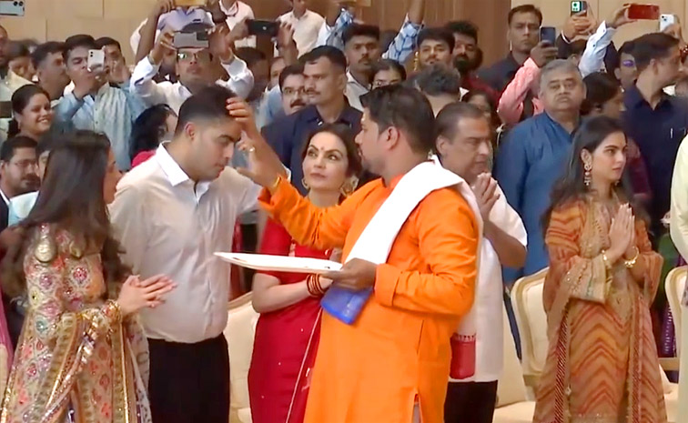 Mass_20wedding_20held_20for_20over_2050_20underprivileged_20couples_20ahead_20of_20Anant_20Ambani_20And_20Radhika_20Merchant_20wedding_20Photos_20_2810_29.jpg 11