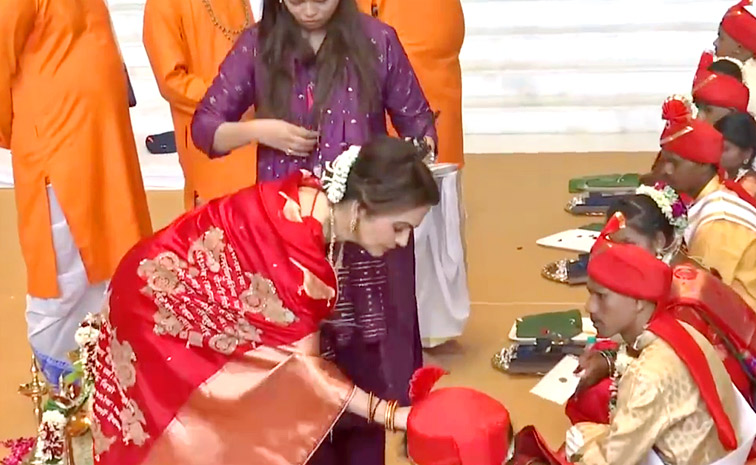Mass_20wedding_20held_20for_20over_2050_20underprivileged_20couples_20ahead_20of_20Anant_20Ambani_20And_20Radhika_20Merchant_20wedding_20Photos_20_2812_29.jpg 13