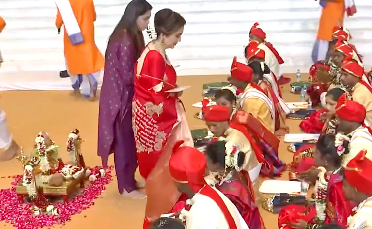 Mass_20wedding_20held_20for_20over_2050_20underprivileged_20couples_20ahead_20of_20Anant_20Ambani_20And_20Radhika_20Merchant_20wedding_20Photos_20_2813_29.jpg 14