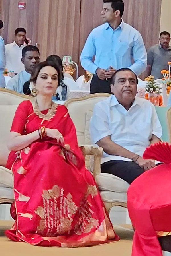 Mass_20wedding_20held_20for_20over_2050_20underprivileged_20couples_20ahead_20of_20Anant_20Ambani_20And_20Radhika_20Merchant_20wedding_20Photos_20_284_29.jpg 5