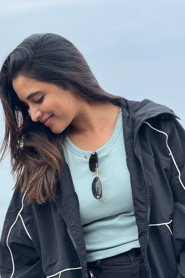 Priyanka-Arul-Mohan-10.jpg 11
