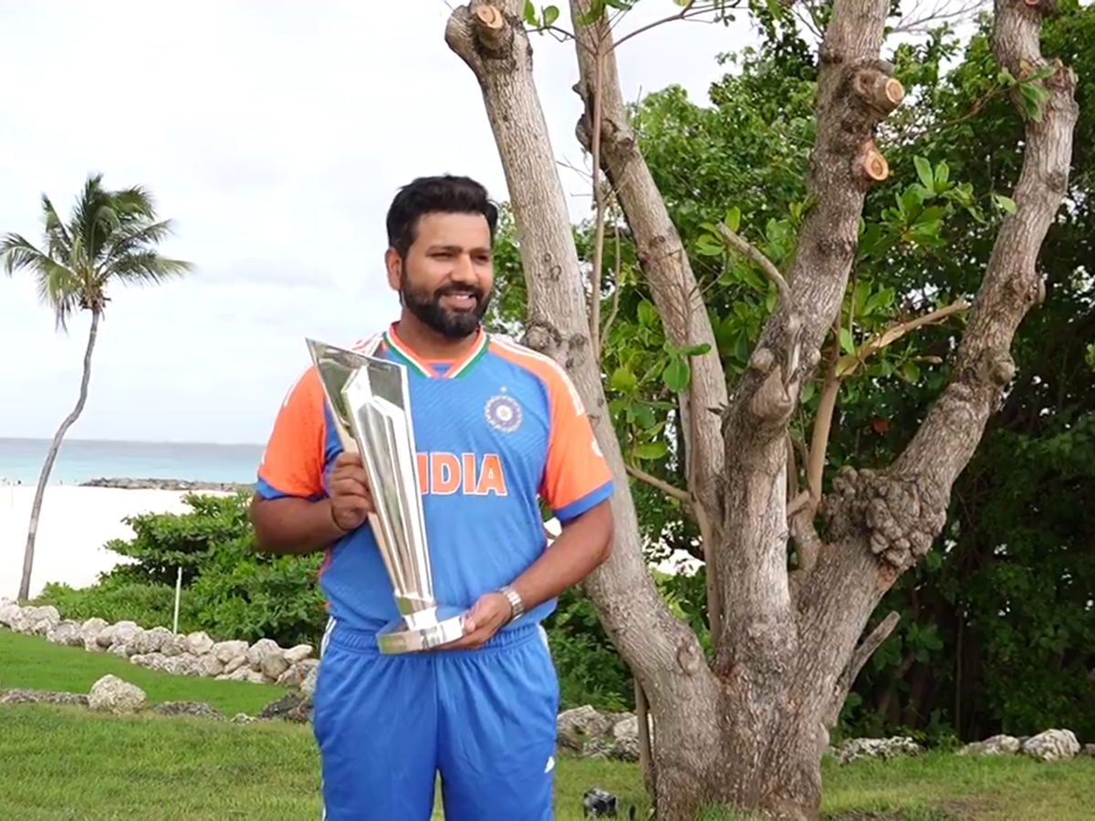 Rohit_20Sharma_20Photoshoot_20in_20t20_20World_20Cup_20Trophy_10.jpg 10