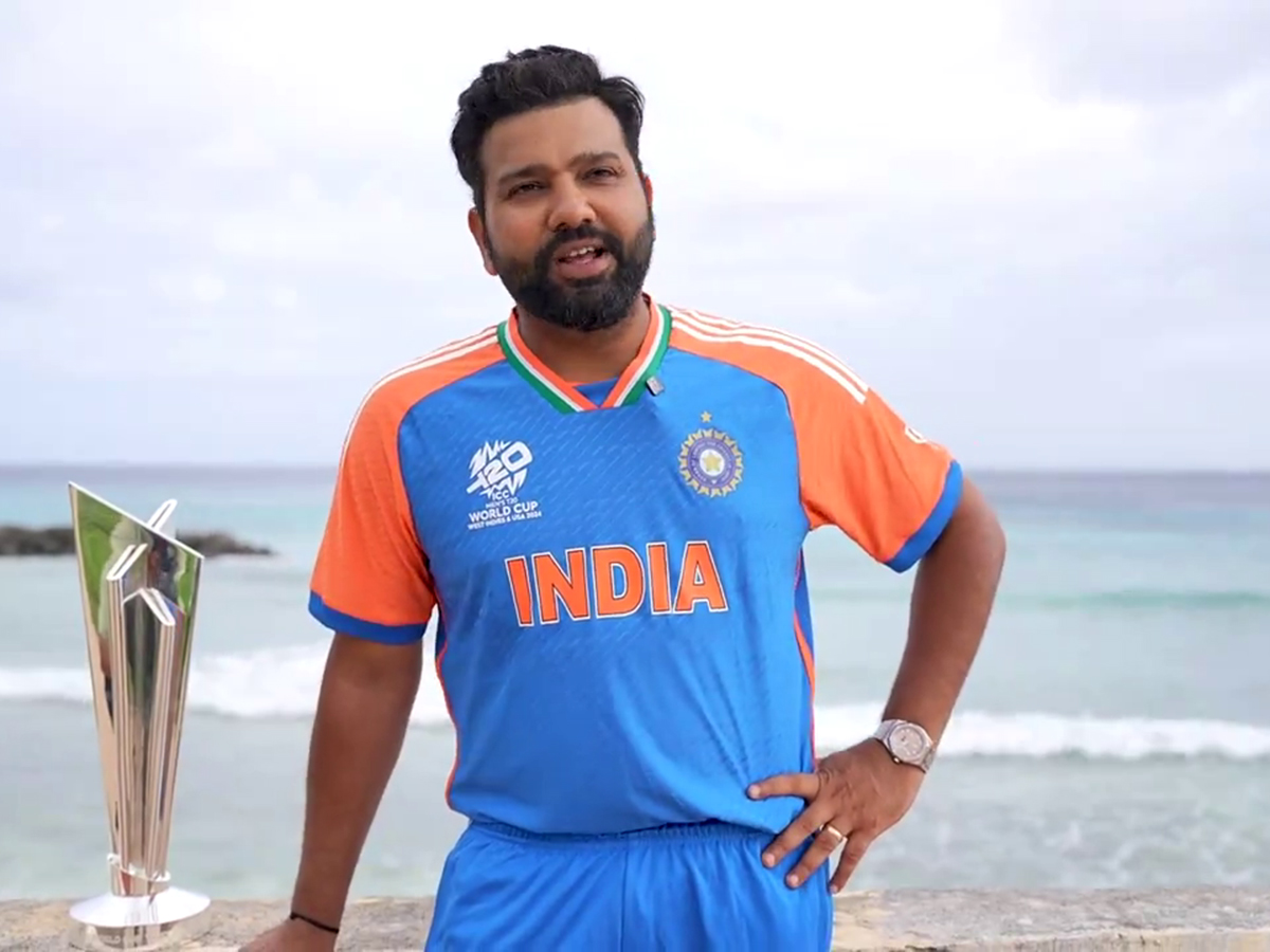 Rohit_20Sharma_20Photoshoot_20in_20t20_20World_20Cup_20Trophy_11.jpg 11