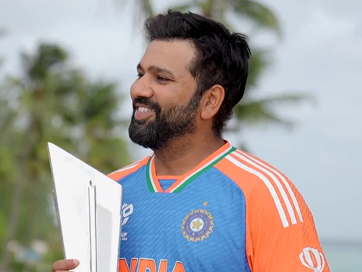 Rohit_20Sharma_20Photoshoot_20in_20t20_20World_20Cup_20Trophy_14.jpg 14
