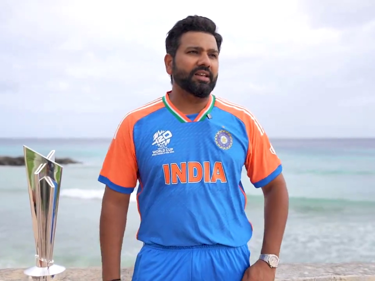Rohit_20Sharma_20Photoshoot_20in_20t20_20World_20Cup_20Trophy_17.jpg 16