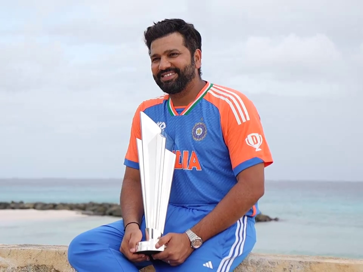 Rohit_20Sharma_20Photoshoot_20in_20t20_20World_20Cup_20Trophy_18.jpg 17