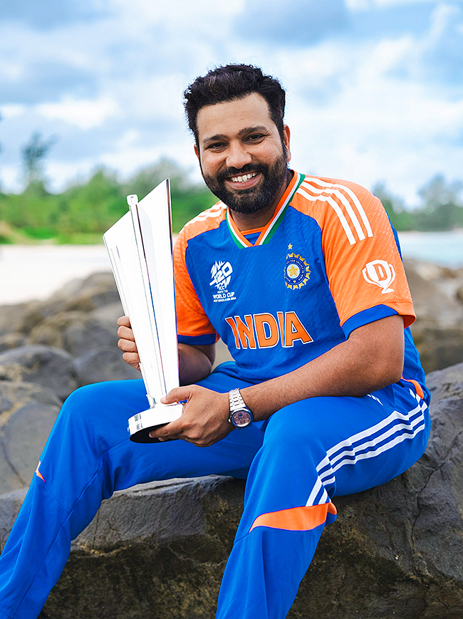 Rohit_20Sharma_20Photoshoot_20in_20t20_20World_20Cup_20Trophy_19.jpg 18