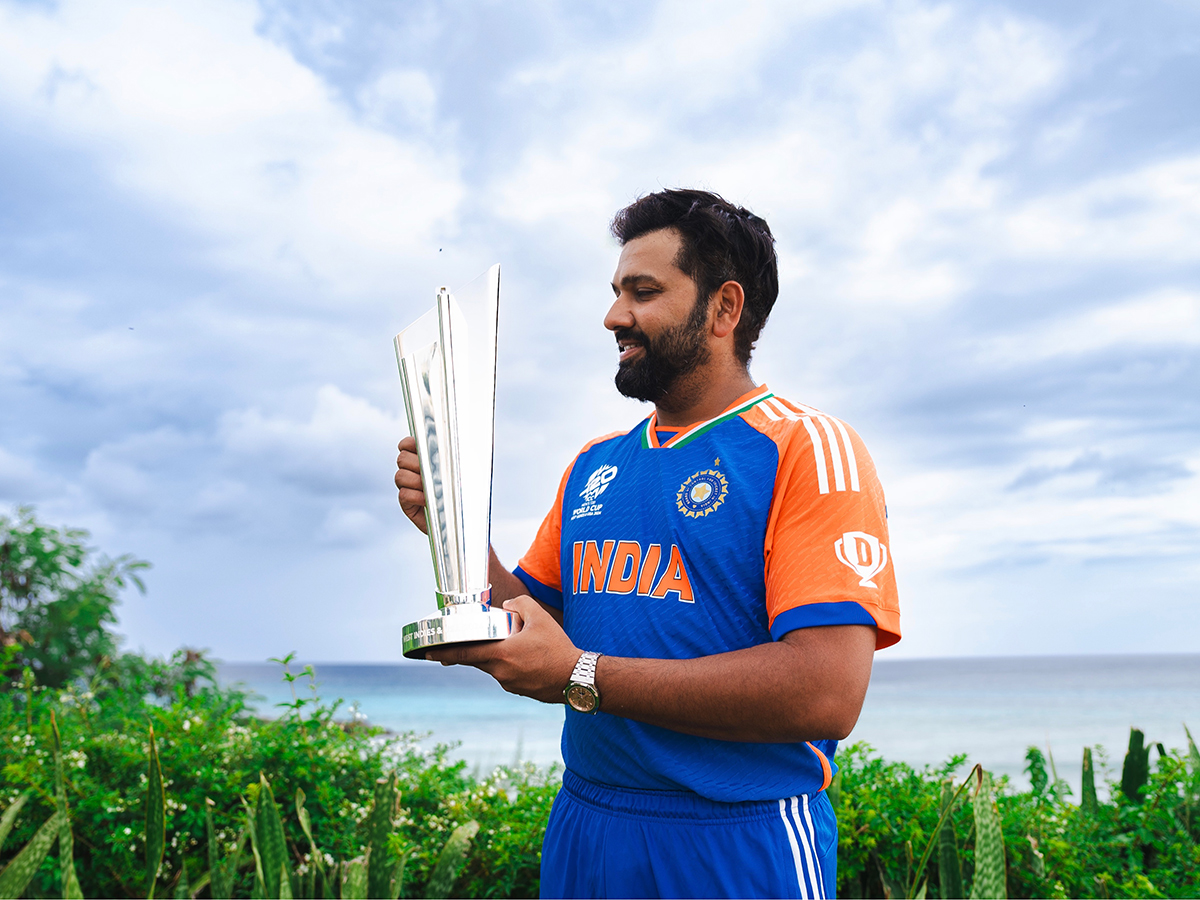 Rohit_20Sharma_20Photoshoot_20in_20t20_20World_20Cup_20Trophy_2.jpg 2