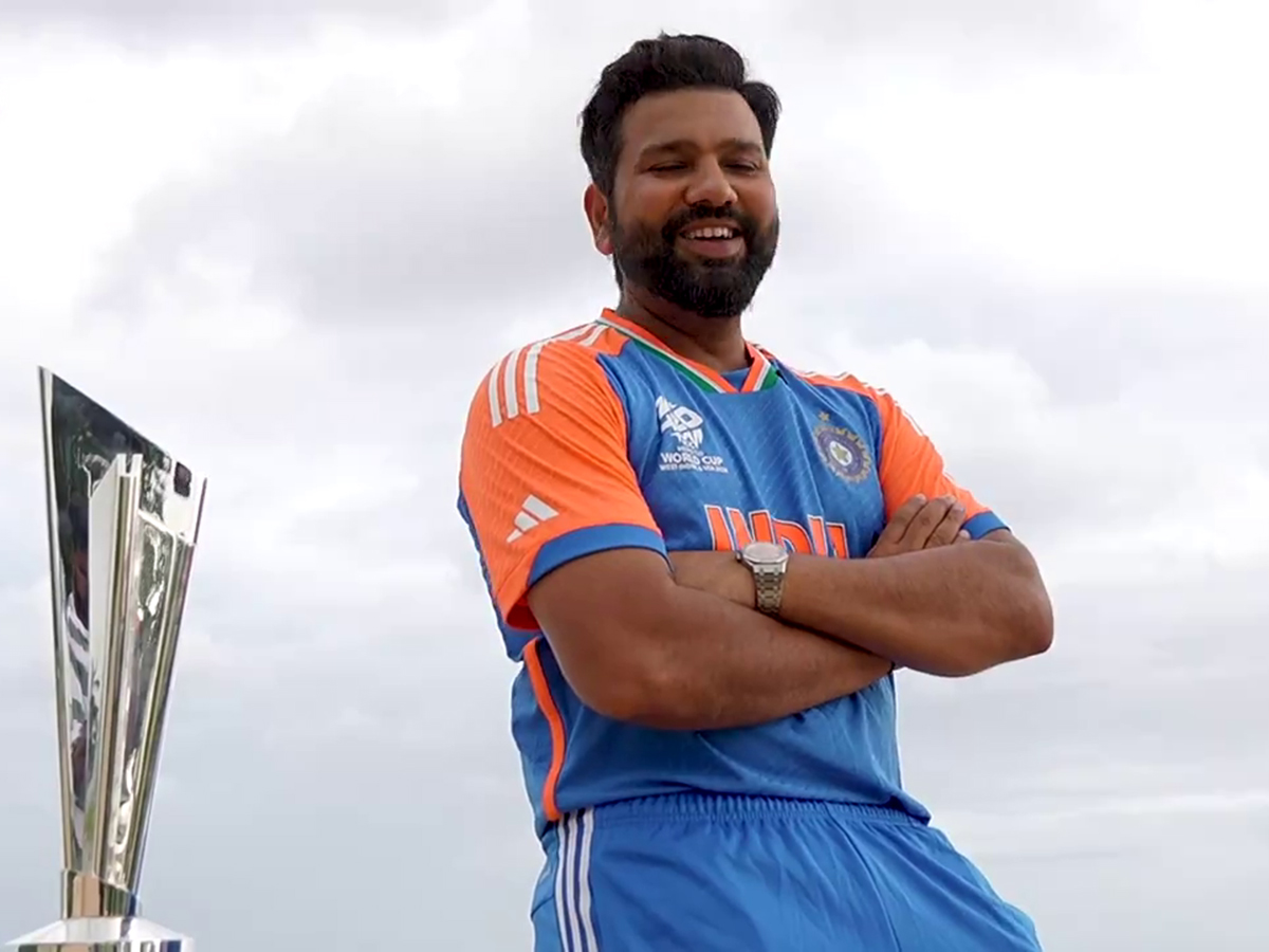 Rohit_20Sharma_20Photoshoot_20in_20t20_20World_20Cup_20Trophy_21.jpg 20
