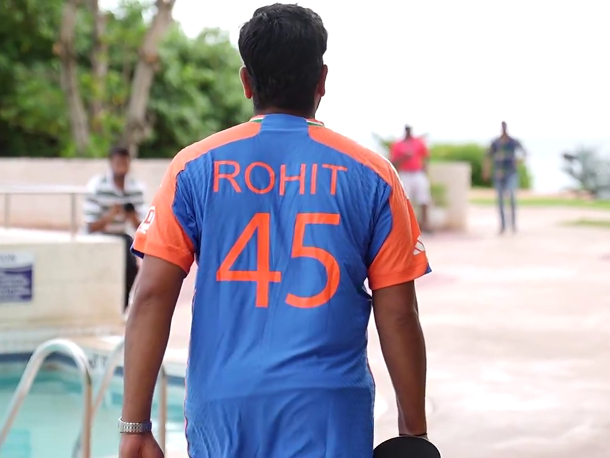 Rohit_20Sharma_20Photoshoot_20in_20t20_20World_20Cup_20Trophy_22.jpg 21