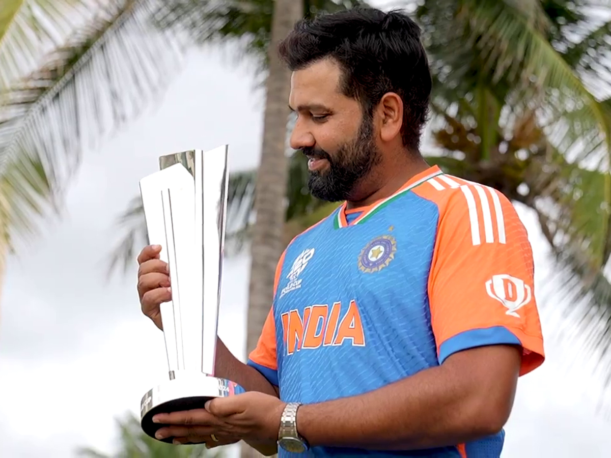 Rohit_20Sharma_20Photoshoot_20in_20t20_20World_20Cup_20Trophy_23.jpg 22