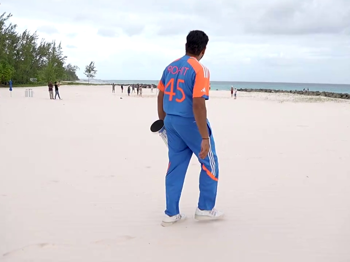 Rohit_20Sharma_20Photoshoot_20in_20t20_20World_20Cup_20Trophy_7.jpg 7