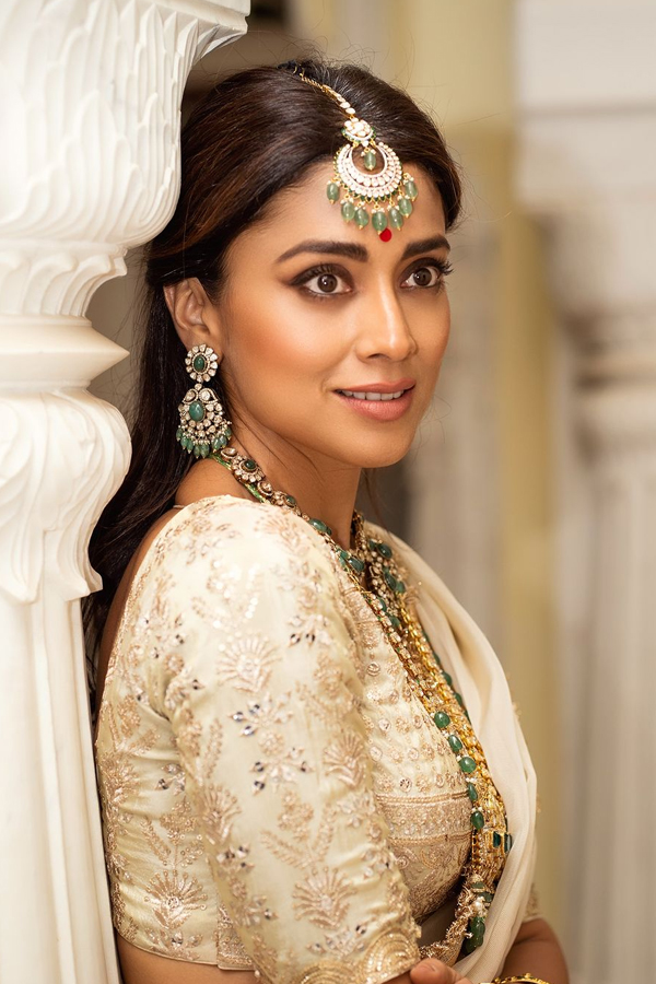 Shriya-Saran-14.jpg 15