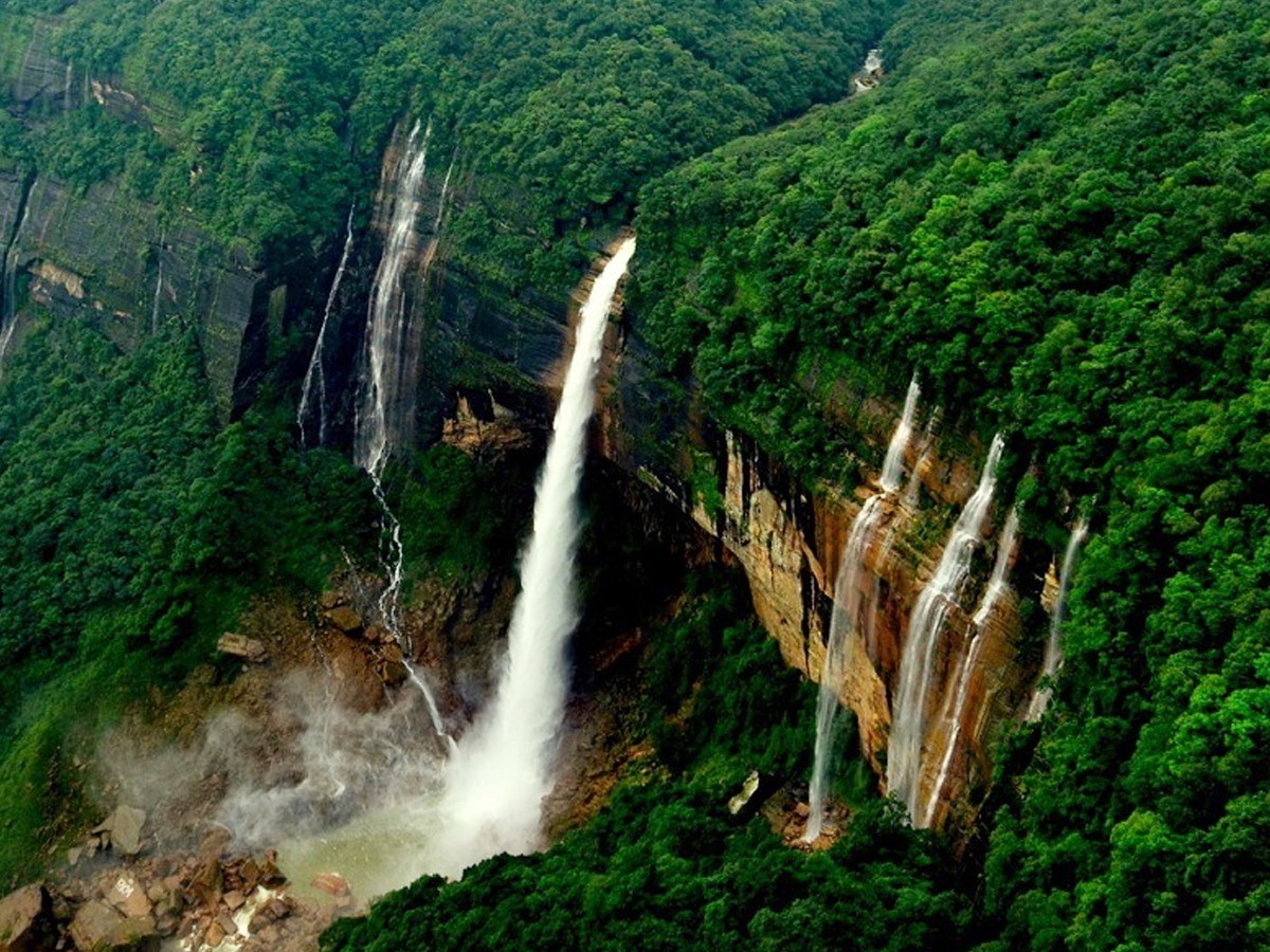 3.Nohkalikai-Falls.jpg 4