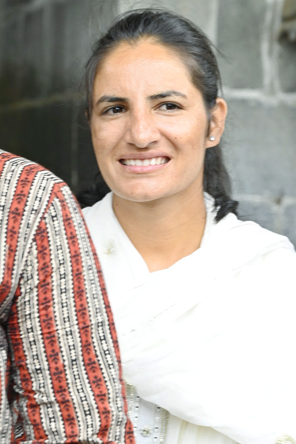 Harmanpreet_20Kaur_20and_20her_20teammates_20visit_20Tirumala_20Temple_20Photos_20_2811_29.jpg 12