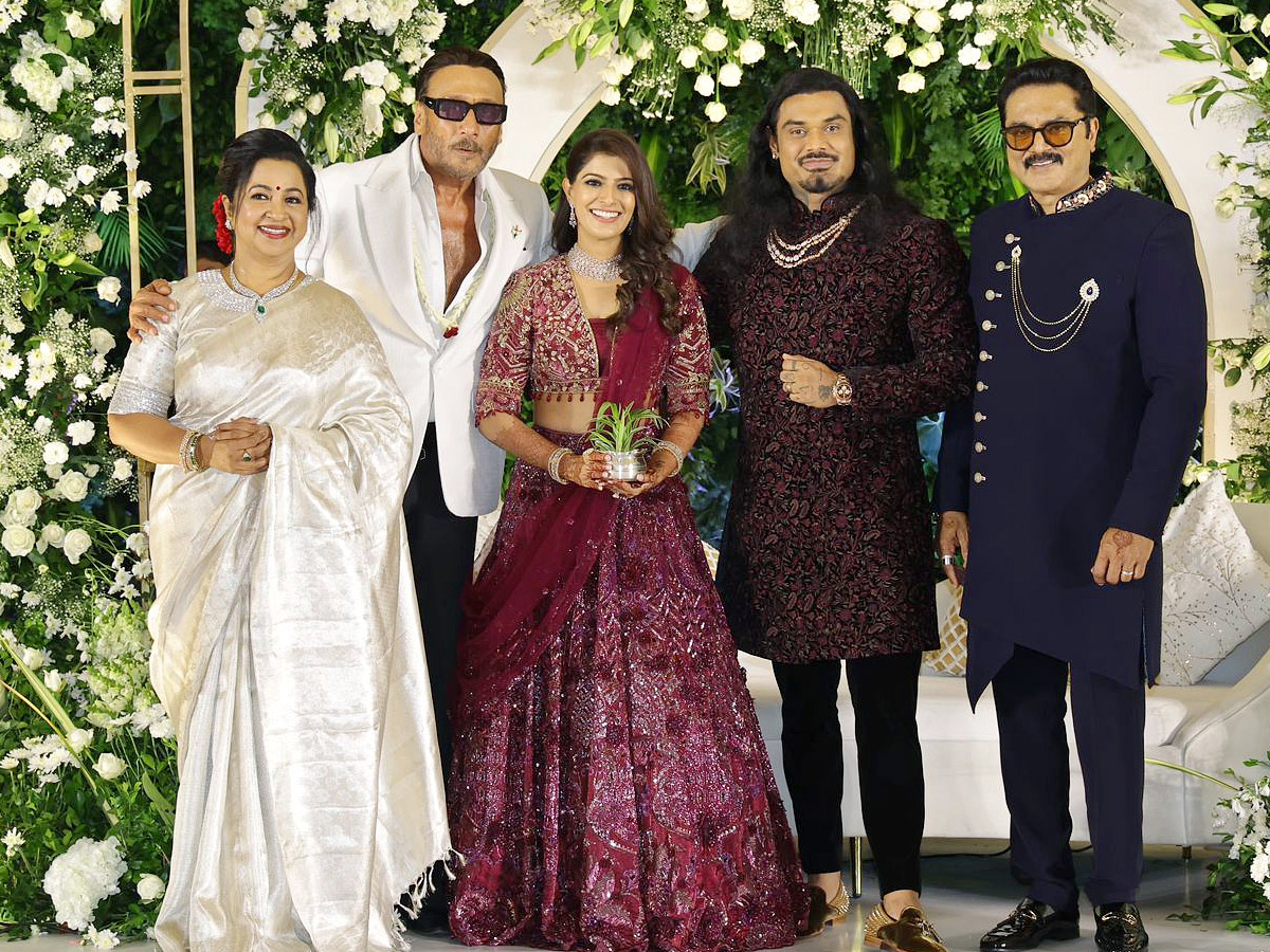 Varalaxmi_20Sarathkumar_20Grand_20Wedding_20Reception_20Photos_10_20_283_29.jpg 19