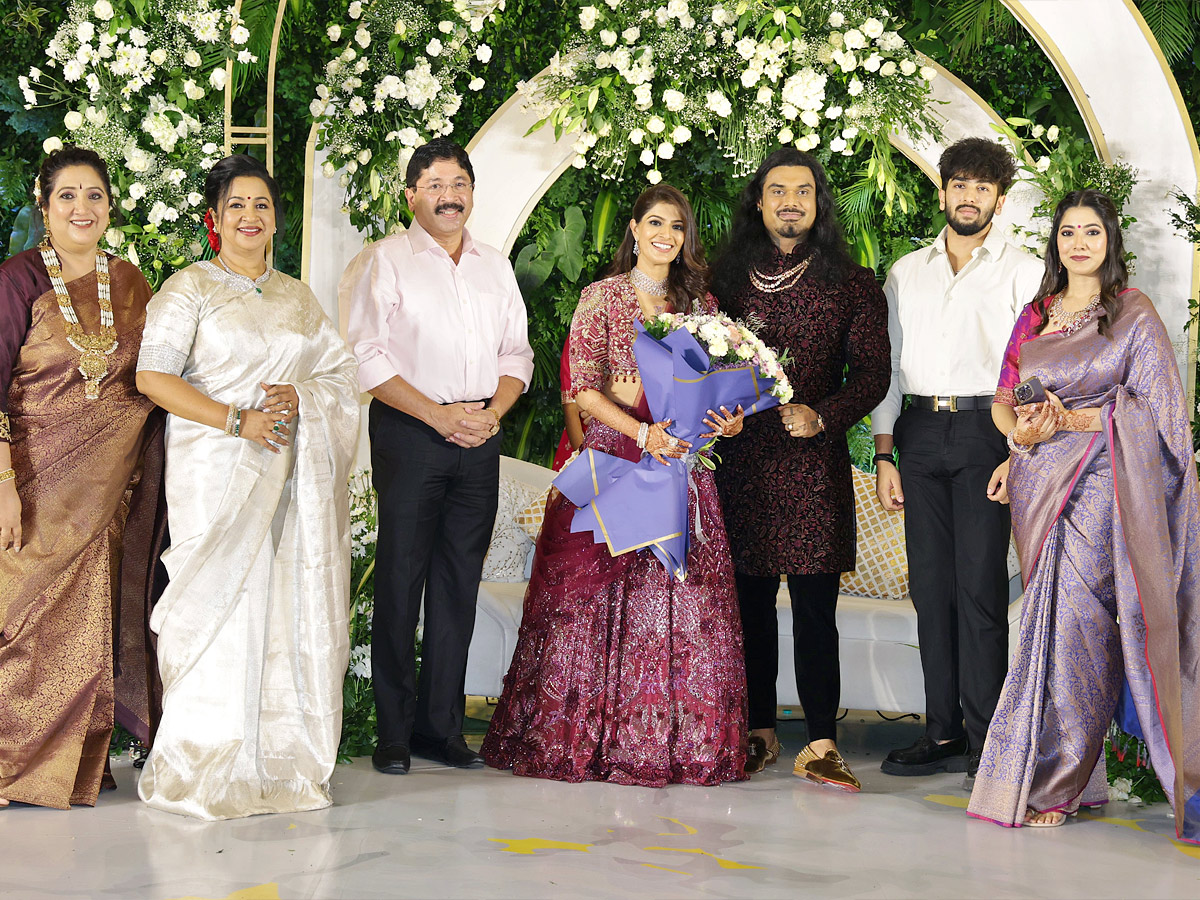 Varalaxmi_20Sarathkumar_20Grand_20Wedding_20Reception_20Photos_9_20_281_29.jpg 15