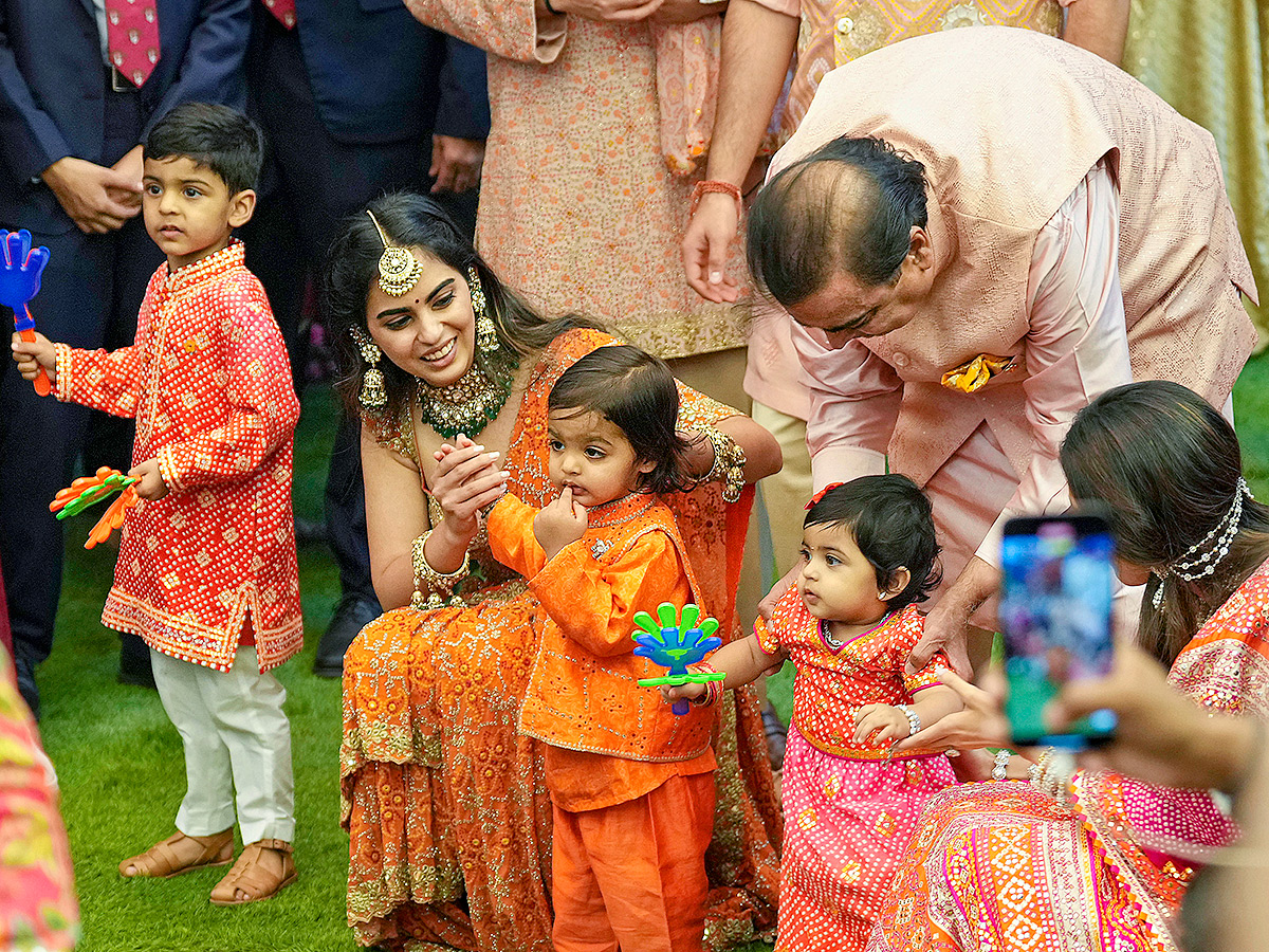 Anant_20Ambani_20And_20Radhika_20Merchants_20Mameru_20Ceremony_20Photos__20_284_29.jpg 4